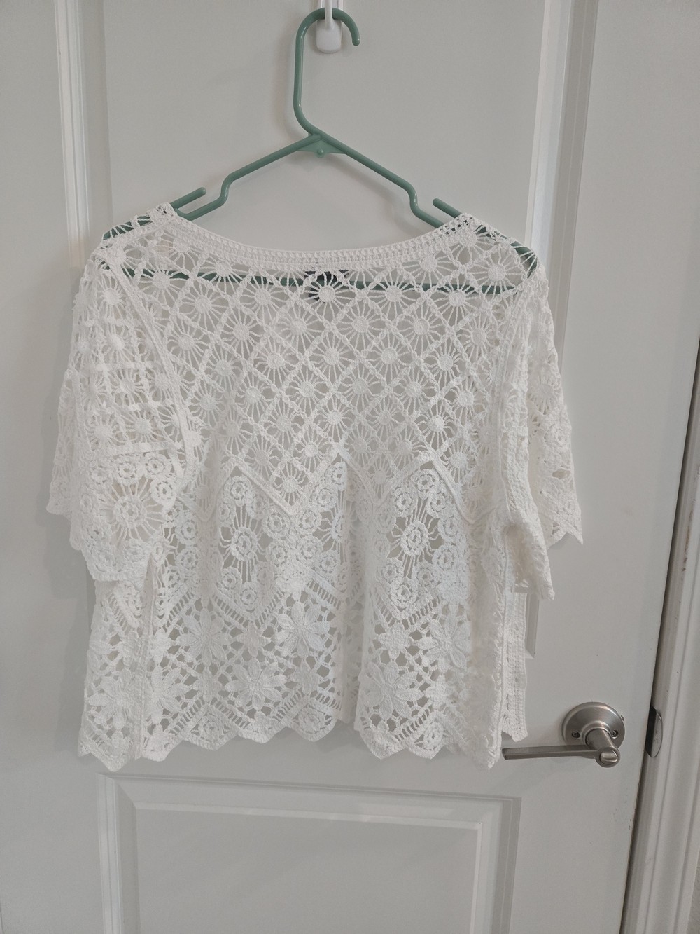 White Crochet Lace Top - Delicate Floral Knit Size M - Picture 3 of 3